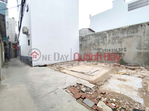 Land for sale at alley 113 Hoang Ngoc Phach - 40m² - 5m frontage - price 2.65 billion VND _0