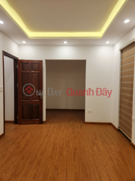 ₫ 4.15 Billion Family house, Phuong Canh Ward, Nam Tu Liem. Area 42m x 5 floors, large frontage, 2.4m alley