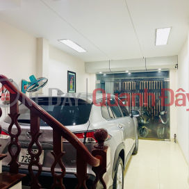 Selling Thai Thinh townhouse, cars entering the house, lanes for cars to avoid _0
