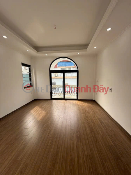 đ 15.4 Billion, NEW HOUSE - CORNER LOT - COMMERCIAL PROPERTY - CAR PARKING AVAILABLE. Tu Dinh Street, 46m2 x 6 Floors, 15.4 Billion VND, Long Bien District, Hanoi.