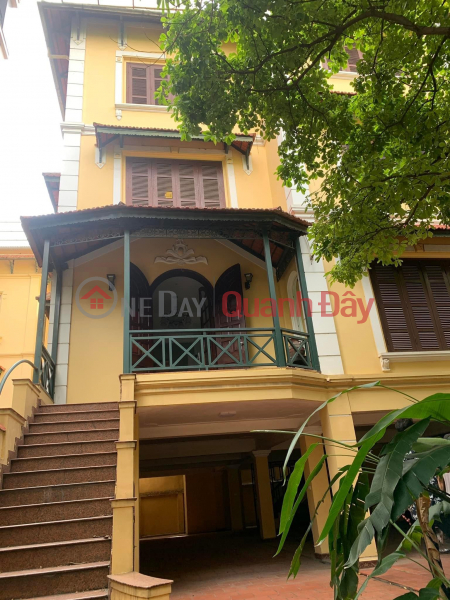 Property Search Vietnam | OneDay | Nhà ở | Niêm yết bán | Khu phố cho Tây thuê Tô Ngọc Vân, nhà kiểu biệt thự kiến trúc pháp.
- Diện tích 271m2 trong đó diện tích xây