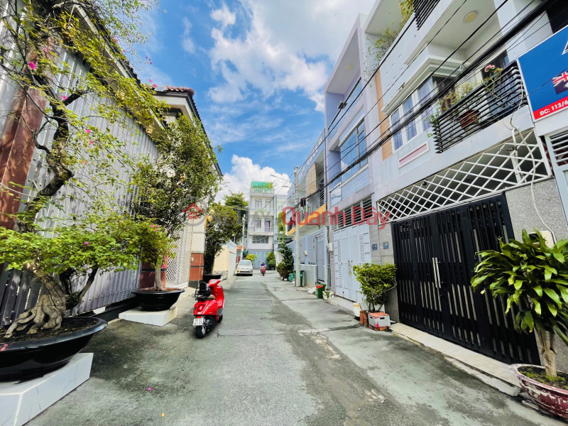 House for sale on Le Van Chi Street, Thu Duc - 3 floors, Truck-avoided road, near University of Technology - 3 bedrooms, High-class residential area Sales Listings