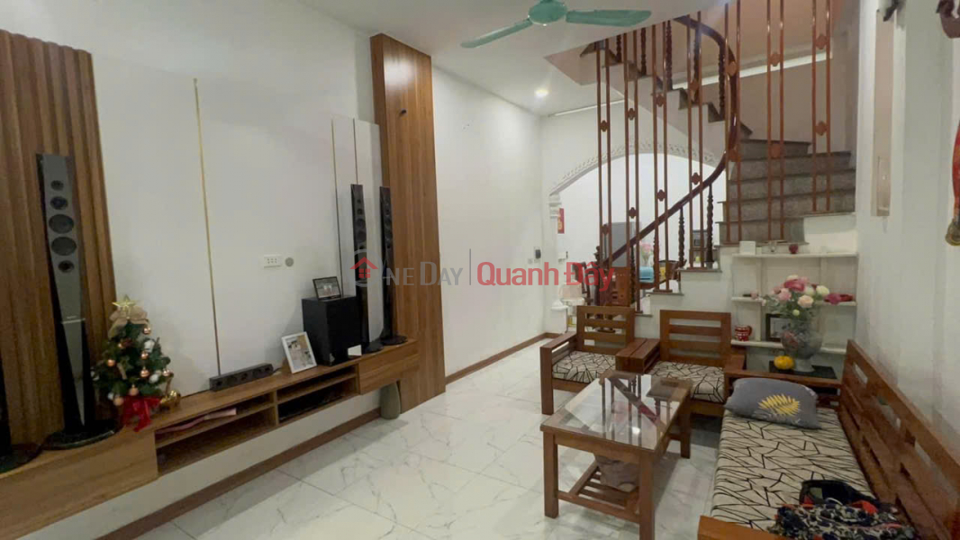 Property Search Vietnam | OneDay | Residential | Sales Listings | KHUONG TRUNG-THANH XUAN-AREA: 60M2-5 FLOORS-PRICE ONLY: 16.9 BILLION-ELEVATOR-BUSINESS ON THE ROAD FOR CARS TO PASS EACH OTHER.TRAFFIC