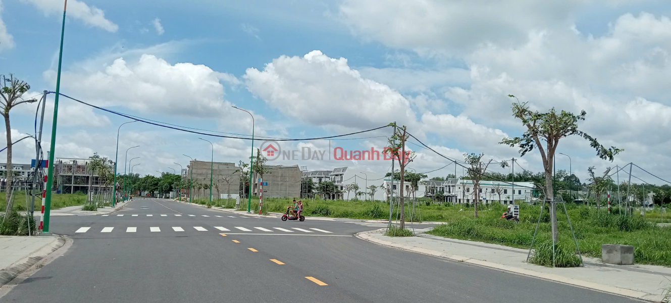 Land for sale 90m2 100% residential land near Vsip2 and My Phuoc. Right in Hoa Loi Ward, Ben Cat City, Binh Duong. Cheap price, loan support Sales Listings