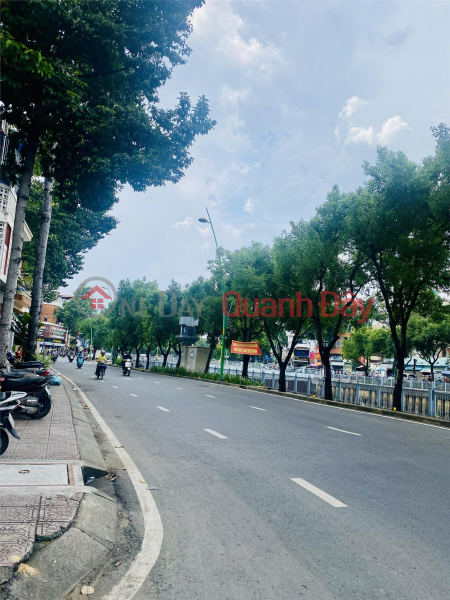 đ 16 Billion **House for sale in Hoang Sa, Ward 5, Tan Binh; (11.3*15) 4 floors - only 16 billion