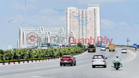 Corner house on Long Bien street, 100m², 7.3m frontage, two-way traffic. _0
