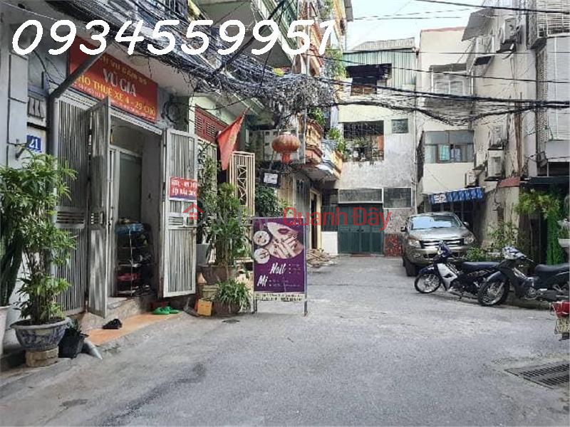 House for sale in Cau Giay for a little over 4 billion, right to the door, 1 large yard built with 4 solid floors - immense airiness Sales Listings