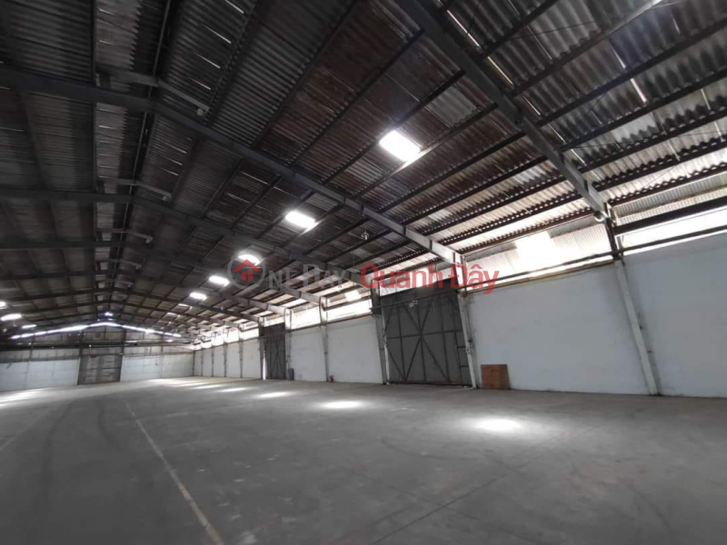 The owner leased a 1000m warehouse in Pham Van Chieu Go Vap to build a badminton court for 80 million Rental Listings