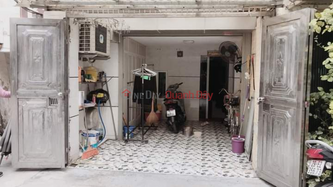 Shop for rent - Address: Van Chuong, Dong Da, Hanoi - Area 18 m2 - Rental price: 4 million\\/month (with Rental Listings