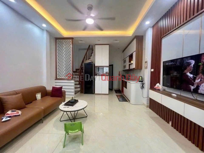 TRUNG KÍNH 31M x5 TẦNG GIÁ 9,1 TỶ,NGÕ THÔNG,NHÀ ĐẸP,FULL NỘI THẤT Niêm yết bán