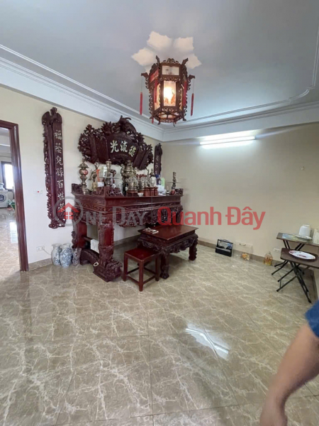 LARGE ALLEY LOT THAN STREET – 7 FLOORS WITH ELEVATOR – 3 CARS CAN AVOID IN FRONT OF HOUSE – WIDE SIDEWALK – FOR BUSINESS Sales Listings