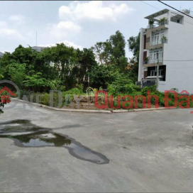 Urgent sale of 4500m2 plot of land, right on Highway 13. drive burn . Thuan An city. Binh Duong. Price is only 4 million\/m2 _0