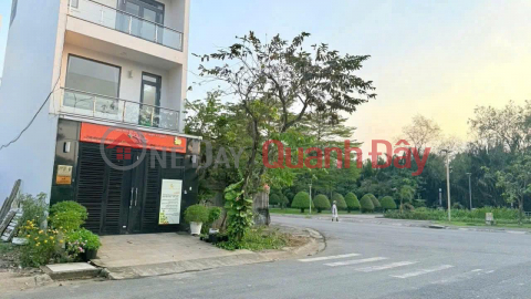 FURTHER PRICE REDUCED BY 1.6 BILLION VND, TOWNHOUSE WITH RIVER VIEW ON PHAM HUU LAU STREET, NOW ONLY 12.5 BILLION VND. _0