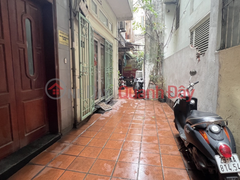 House for sale C4 Ngoc Lam 41m2, only 1 house on the street, over 5 billion, negotiable. _0