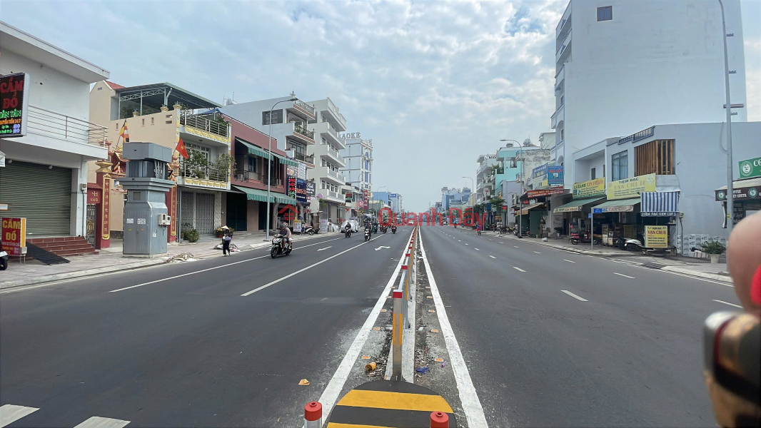 3-storey house for sale in Ho Chi Minh City. Binh Tan, Tan Ky Tan Quy street. 52.7m2, 4m wide. Beautiful, solid house. Sales Listings