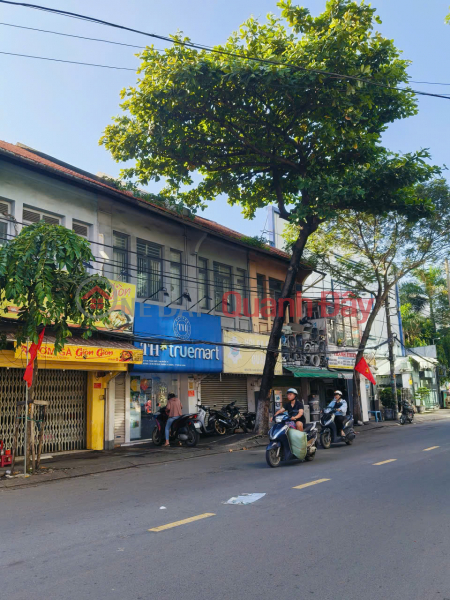 đ 8.2 Billion | Beautiful House for Sale, Frontage in District 4, near Vinh Khanh, 2 Car Parking, 4 Floors, 5.3 x 9.5m, Price 8 Dong