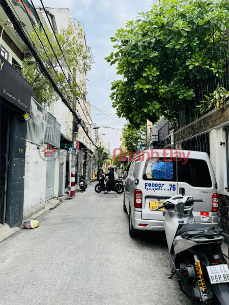 đ 9 Billion, **House for sale in alleyway off Cong Hoa Street; Ward 13; Tan Binh District (5.5*13) right next to Metro Line 2**