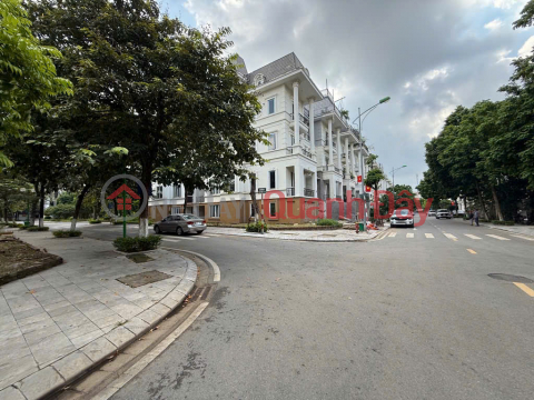 3-sided garden villa with open view of LIDECO Urban Area park _0