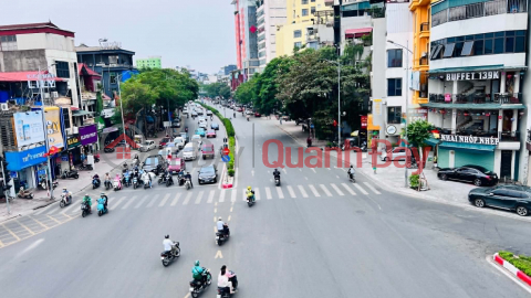 A building on Nguyen Van Cu street, 140m x 10 floors, 8.6m frontage, generating 4 billion VND\/year in rental income. _0