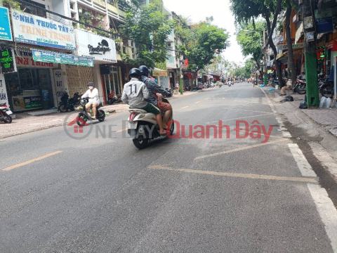 OPPORTUNITY TO OWN A 3-STOREY HOUSE - PRIME LOCATION _0