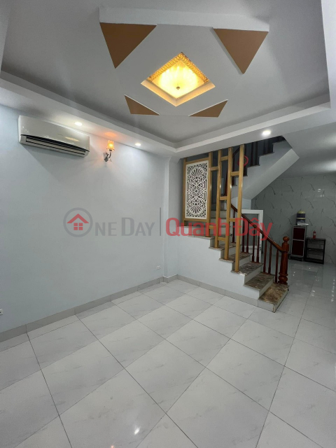 PRIVATE HOUSE FOR RENT WITH ENTIRE CAR LANE, 255 LINH NAM, 4 FLOORS, 43M2, 5 BEDROOMS, 11M _0