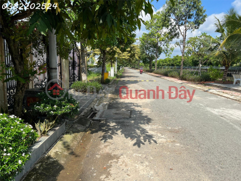 Land for sale 120m2 (6x20) - River view - 6m street, 3m sidewalk - Busy residential area Contact 0382202524 _0