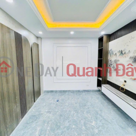 The house is located in a busy residential area, near the market, inter-level school, suitable for families with small children. _0
