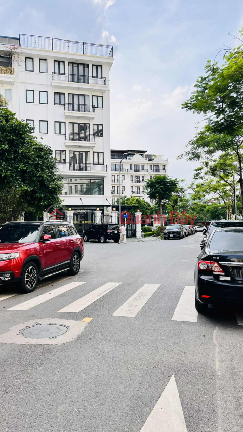 Adjacent to Lam Ha - Tam Anh hospital, 114m x 6 floors, 20m frontage, sidewalk, car parking, business day and night _0