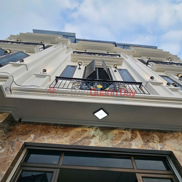 HOUSE FOR SALE ON 160 HO LOTUS STREET, PRIME LOCATION, EXTREMELY BUSY STREET Sales Listings