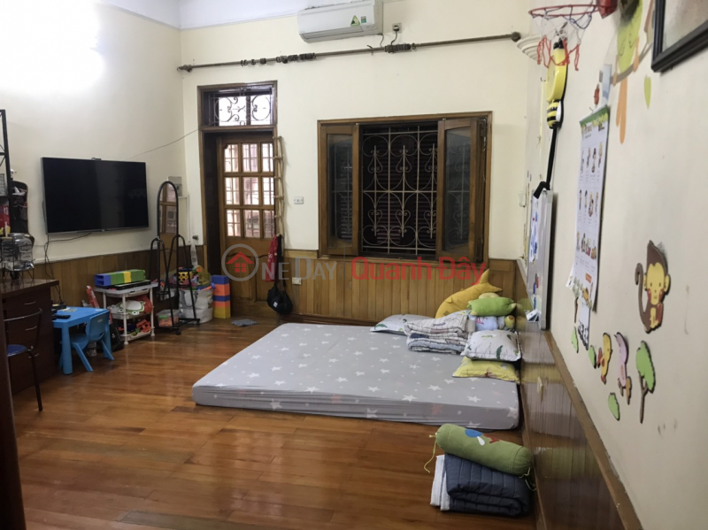 House for sale in Linh Quang lane, dong da 40m2 MT 4M 4T Near the street, near the car, only 4.3 billion, considered a prime business location Vietnam, Sales, đ 4.3 Billion