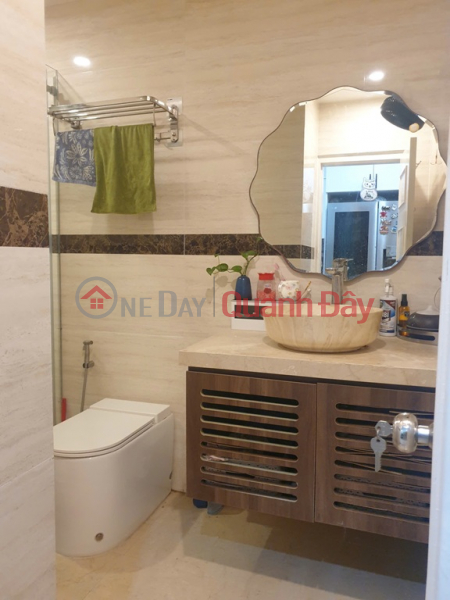 đ 7.6 Billion BEAUTIFUL APARTMENT - GOOD PRICE - OWNER NEEDS TO SELL VNT Tower - Nga Tu So - Hanoi