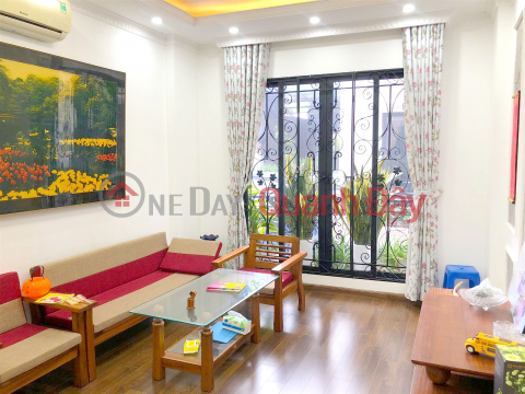 Private house facing Tran Thai Tong alley. The three-story alley avoids each other. Near car. Spacious 63m2* Area 4m _0