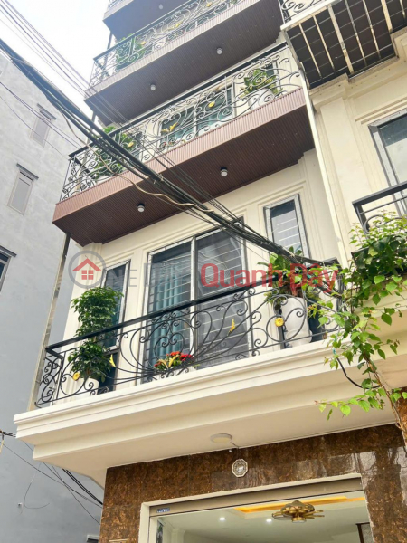 House for sale: Ngoc Hoi, 40m2, 5 floors, parking lot, corner lot, nice location. 0.5km from Nuoc Ngam bus station. over 7 billion Sales Listings