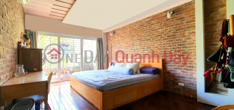 House for sale in Hoang Hoa Tham, corner lot, alley near cars, 56m, 7.6 billion _0