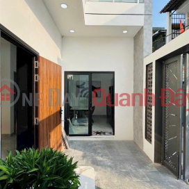 House right next to Pham Huu Lau market, 11x7m, luxurious interior, just over 6 billion VND. _0