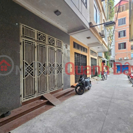 HOUSE FOR SALE ON NGUYEN CHI THANH, BEAUTIFUL HOUSE, DIVIDED IN LOT, 2 AIR WINDS, CAR PARKING AT DOOR, OFFICE BUSINESS - 5 FLOORS x 45M2, 15.7 Billion _0