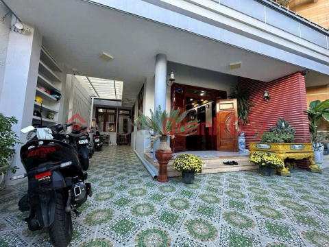 VILLA FOR SALE FRONT OF THE BEACH ON HON CHONG, NORTH WARD OF NHA TRANG. _0