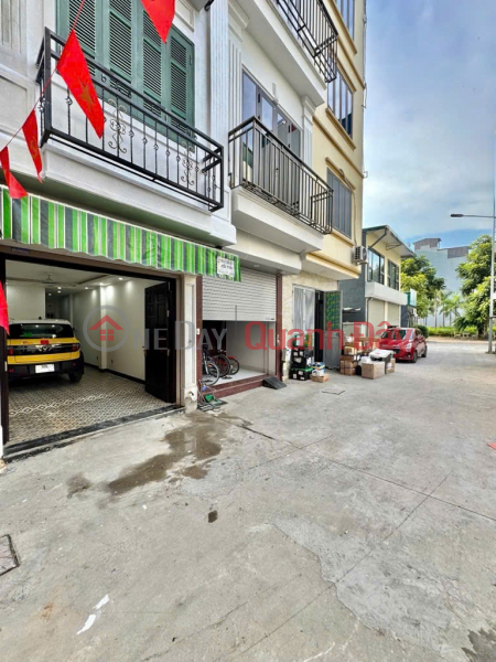 I am the owner selling a house on Truong Dinh - Tan Mai, 46m2, 5 floors, 1 attic, facing the alley, cars can go all the way to the house. Sales Listings