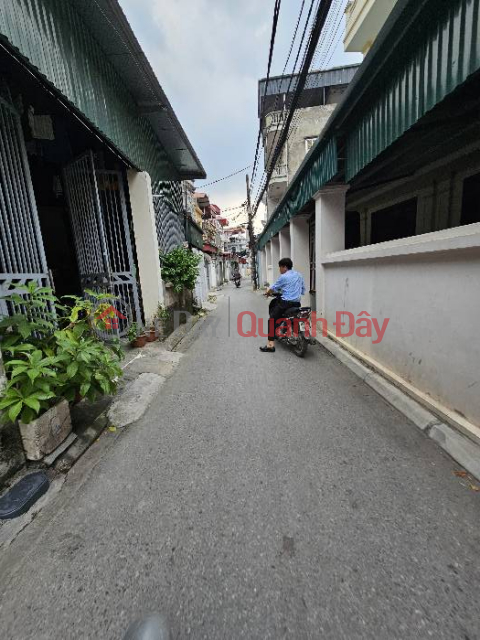 Only 85 million\/m2. Selling new Viet Hung land, Ngo Gia Tu, beautiful square, car parking at the gate. Contact 0936123469 _0