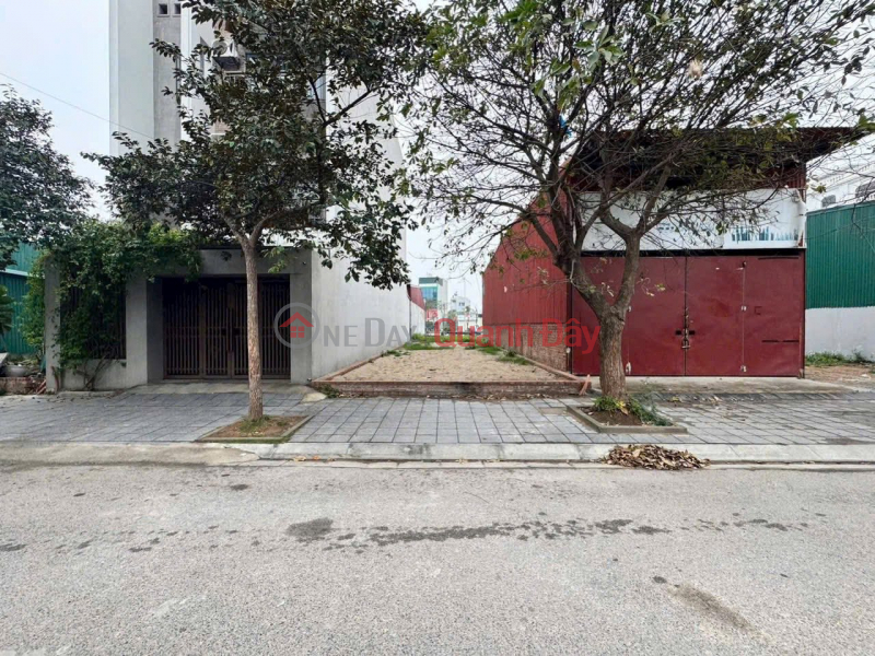 Giá RẺ - Vị trí ĐẸP - Gia chủ CẦN BÁN 
Băng 2 đường Lê Hữu Tựu - Liền kề KĐT Nguyên Khê - 114m2 - 2 Việt Nam | Bán | đ 13,34 tỷ