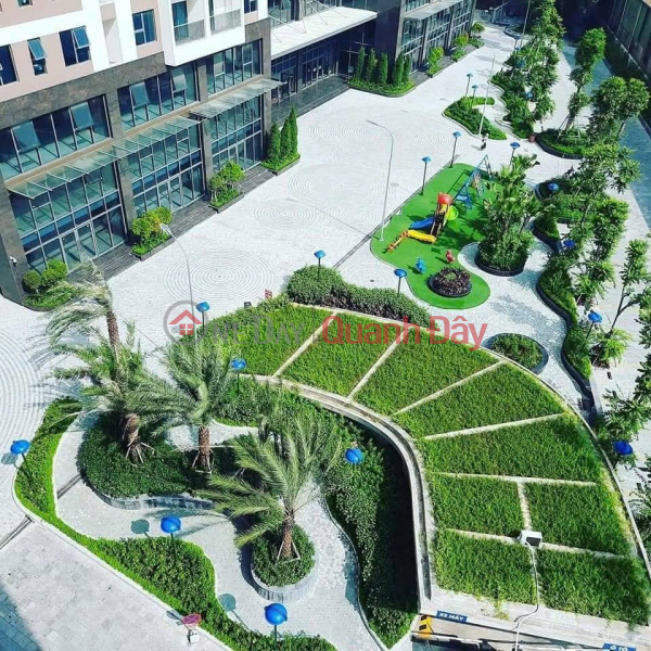 đ 6.1 Billion, Apartment for sale by owner - title deed in hand - at SKY CENTRAL apartment building.