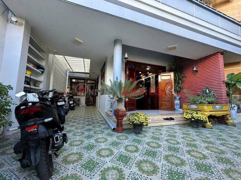 Property Search Vietnam | OneDay | Residential, Sales Listings VILLA FOR SALE FRONT OF THE BEACH ON HON CHONG, NORTH WARD OF NHA TRANG.