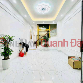 Townhouses on Hai Ba Trung Street (LEPHUC-214833701)_0