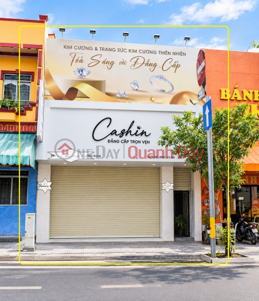 Commercial space for rent on Nguyen Son Street, 150m² - 6m frontage - near the intersection, in a commercial area. Rental Listings