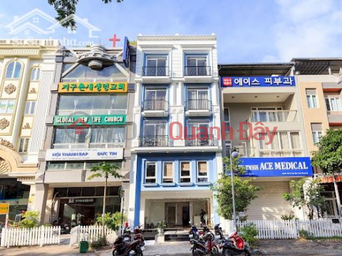 Selling serviced apartment with 9 rooms, cash flow 60 million\/month, nice location in Phu My Hung, 35 Cao Trieu Phat. _0