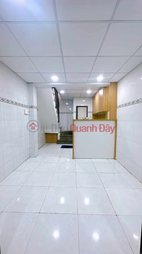 Bán nhà 3 tầng Nguyễn Tất Thành Quận 4, 3x8m, 3PN, sân thượng chỉ 3 tỷ 2 _0