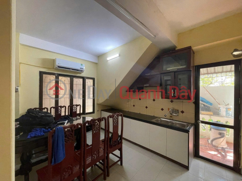 Cho thuê căn hộ Tập thể tầng 5 ngõ 805 Giải Phóng 120m2, 3 ngủ, 9 Triệu Full đồ _0