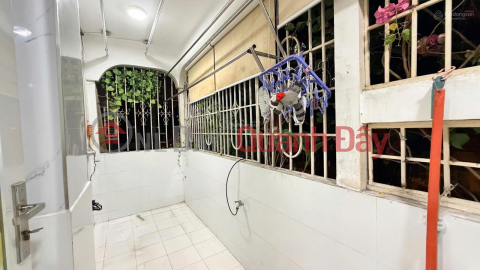 For only 4.3 billion VND, own a 3-bedroom apartment in District 4, fully furnished with high-end furniture, near District 1, with a stunning view. _0