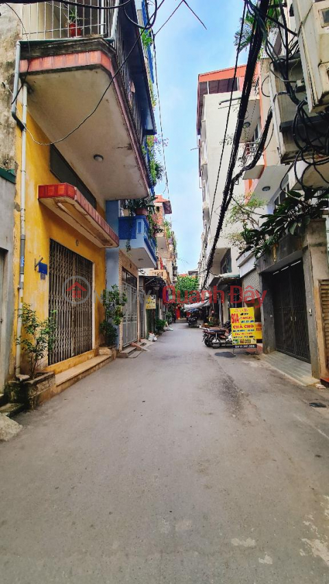 The house is only 100m from Quang Trung street, east side, large frontage, car parking alley with open doors, 42m price _0