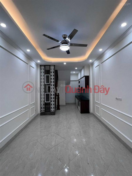 Selling a 5-storey house with a frontage of 4.5m2 with an area of 35m2 at Kim Hoang Van Canh, right near Canh market Sales Listings